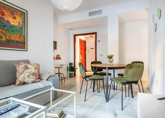 Piso Con Patio Privado Y Parking Nervion Sevilla